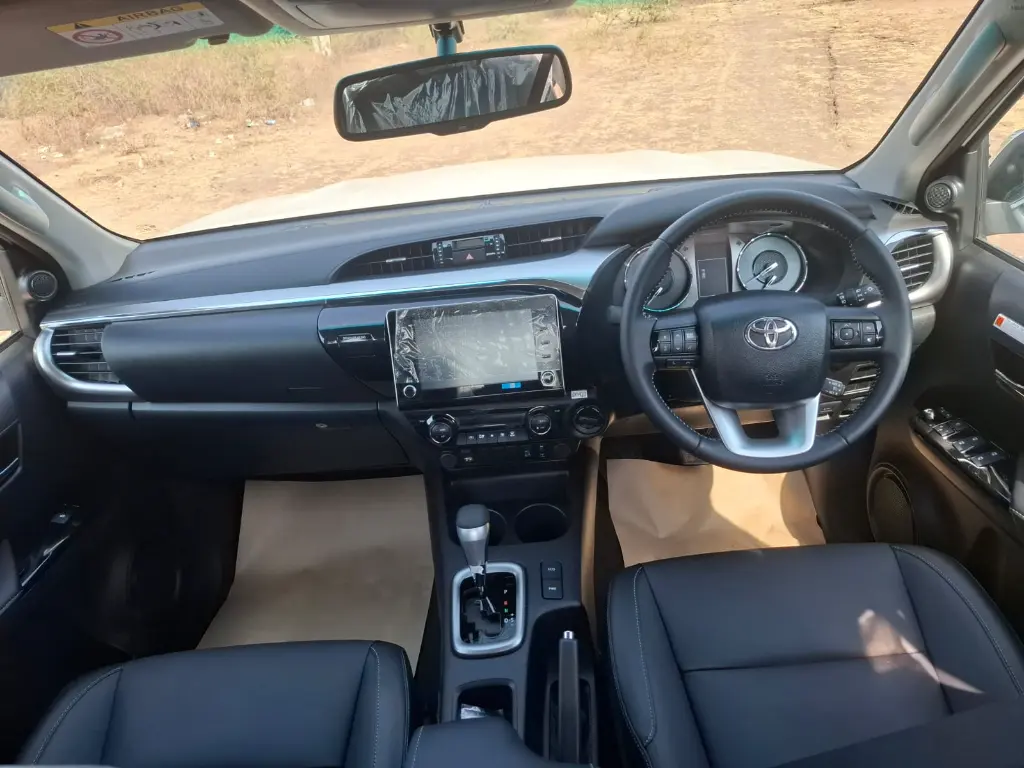 TOYOTA HILUX thumbnail 10