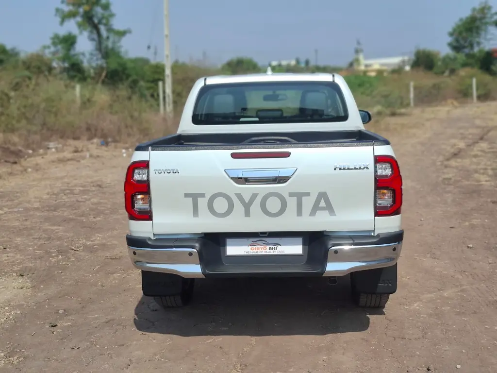 TOYOTA HILUX thumbnail 7