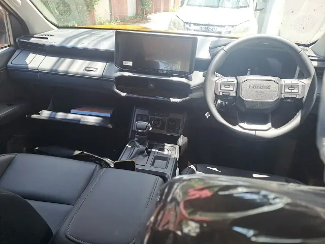 TOYOTA HILUX TRAVO thumbnail 5