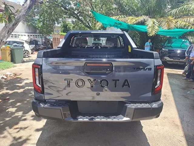 TOYOTA HILUX TRAVO thumbnail 3