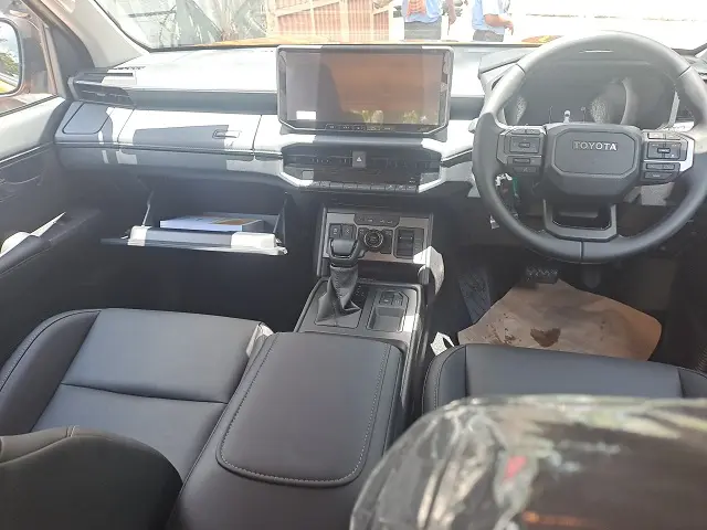 TOYOTA HILUX TRAVO thumbnail 4