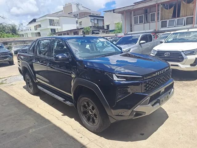 TOYOTA HILUX TRUCK thumbnail 2