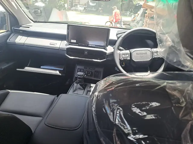 TOYOTA HILUX TRUCK thumbnail 4