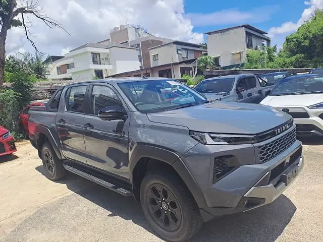 TOYOTA HILUX TRAVO thumbnail 2