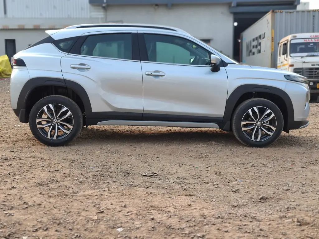 TOYOTA TAISOR thumbnail 3