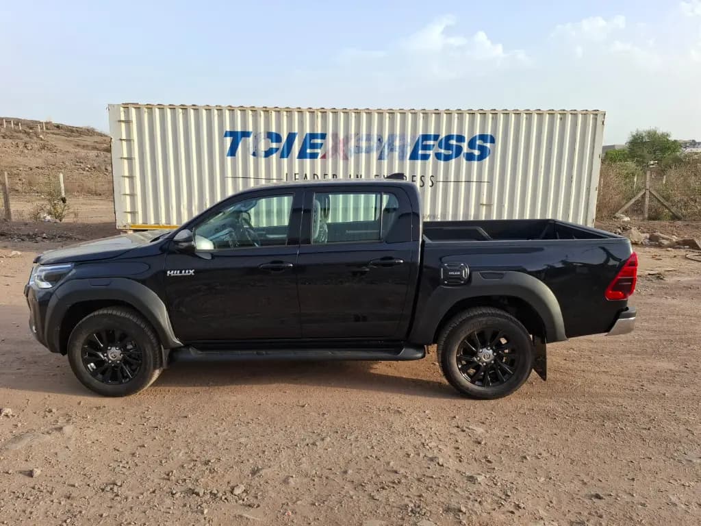 TOYOTA HILUX thumbnail 6