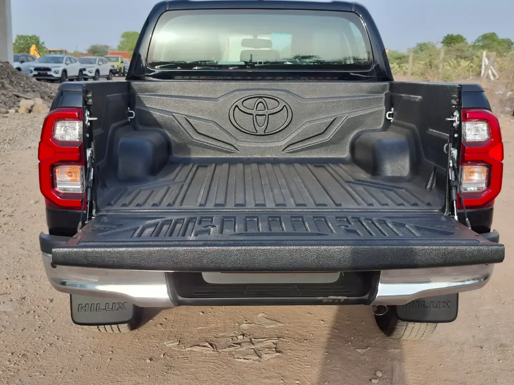 TOYOTA HILUX thumbnail 8
