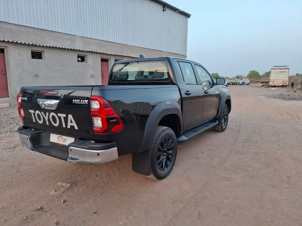 TOYOTA HILUX thumbnail 5