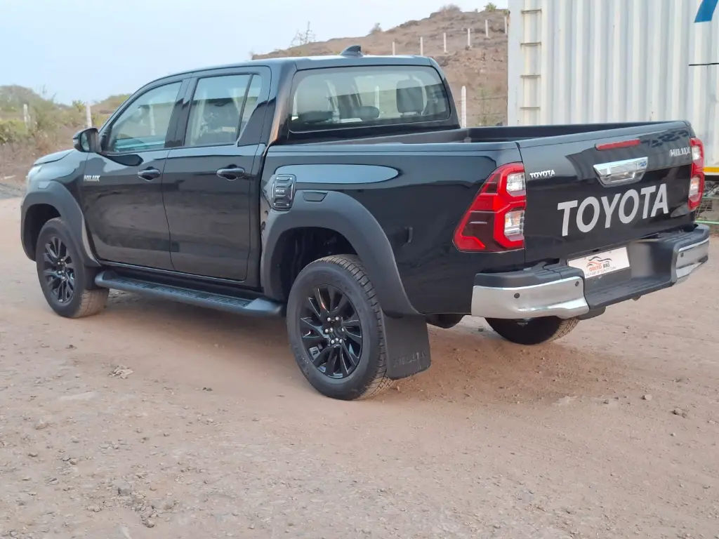 TOYOTA HILUX thumbnail 7