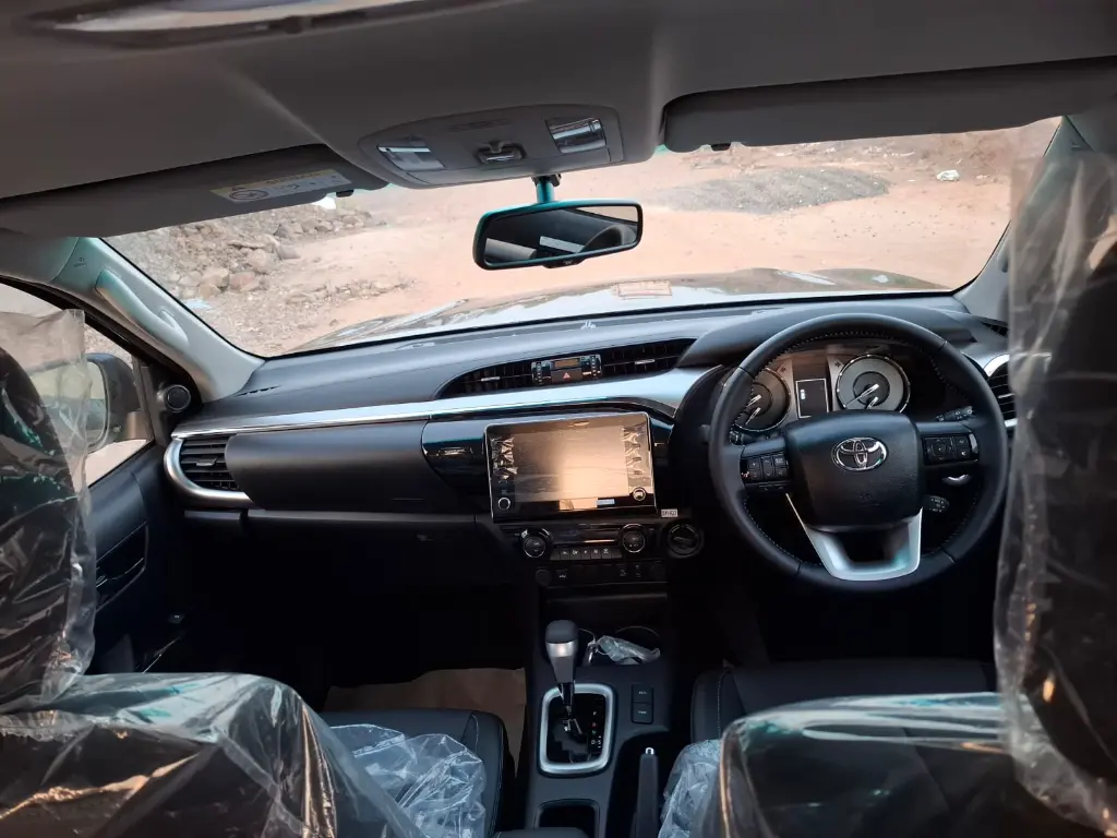 TOYOTA HILUX thumbnail 10