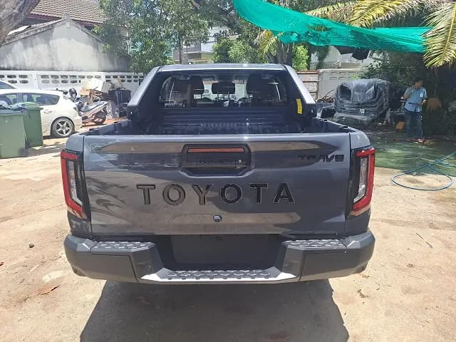 TOYOTA HILUX TRAVO thumbnail 3