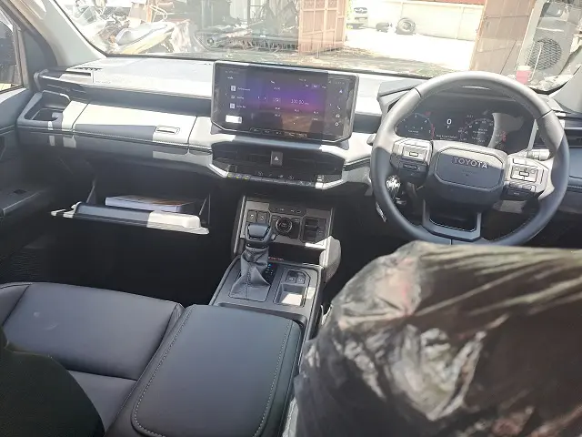 TOYOTA HILUX TRAVO thumbnail 4