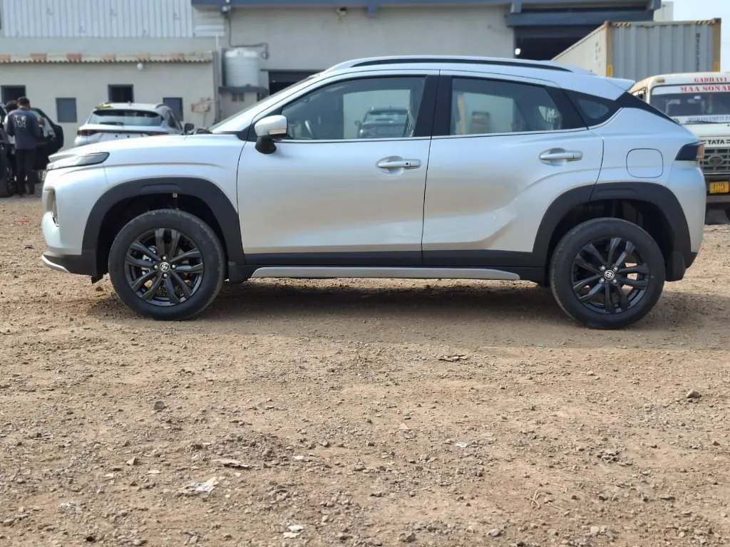 TOYOTA TAISOR thumbnail 2