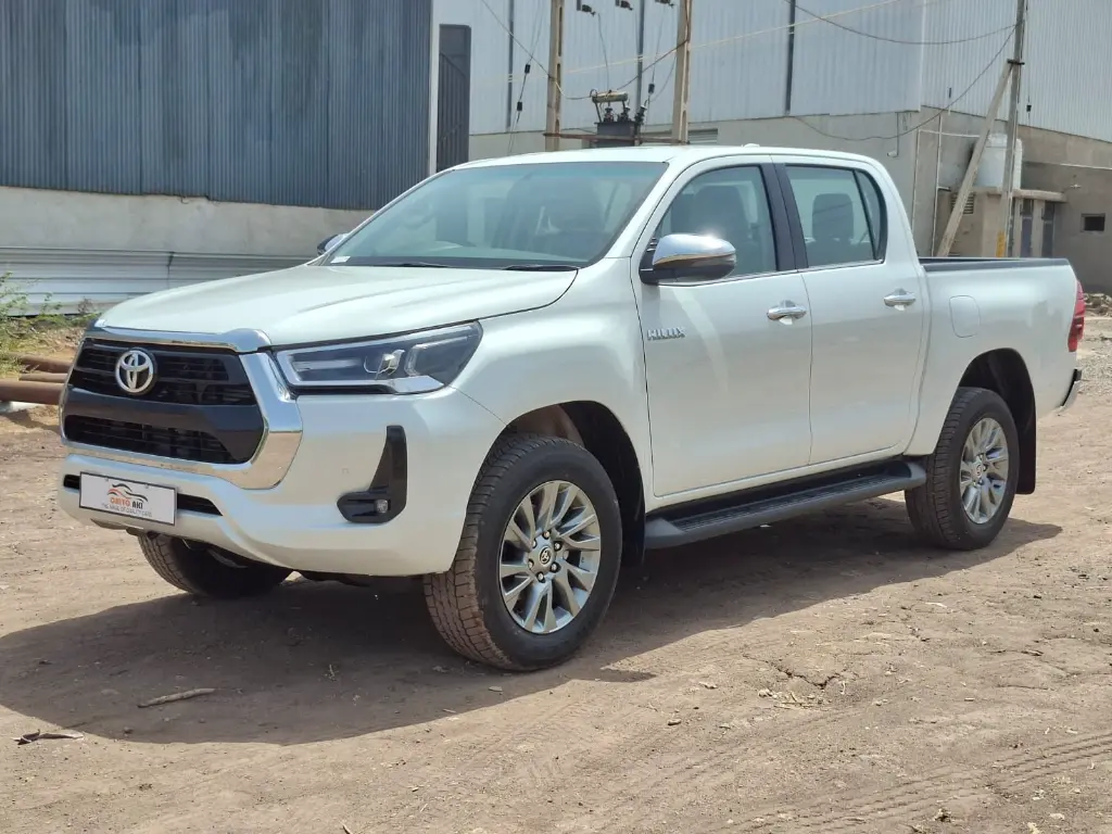 TOYOTA HILUX thumbnail 3