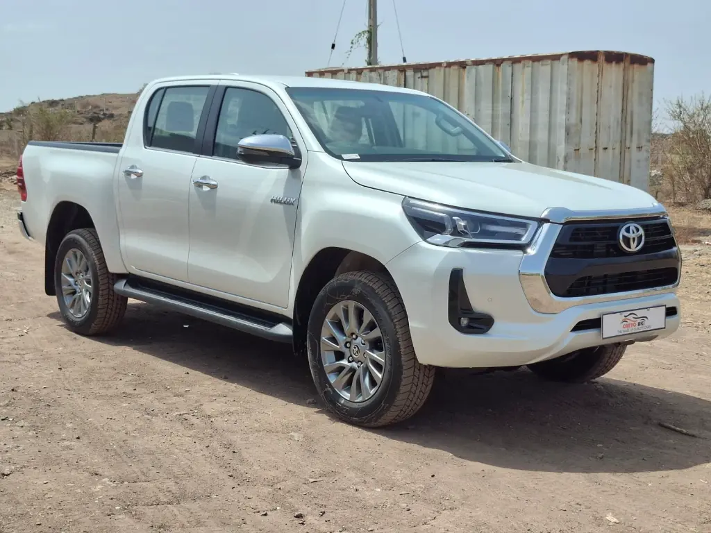TOYOTA HILUX thumbnail 4