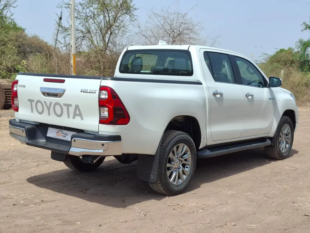 TOYOTA HILUX thumbnail 6