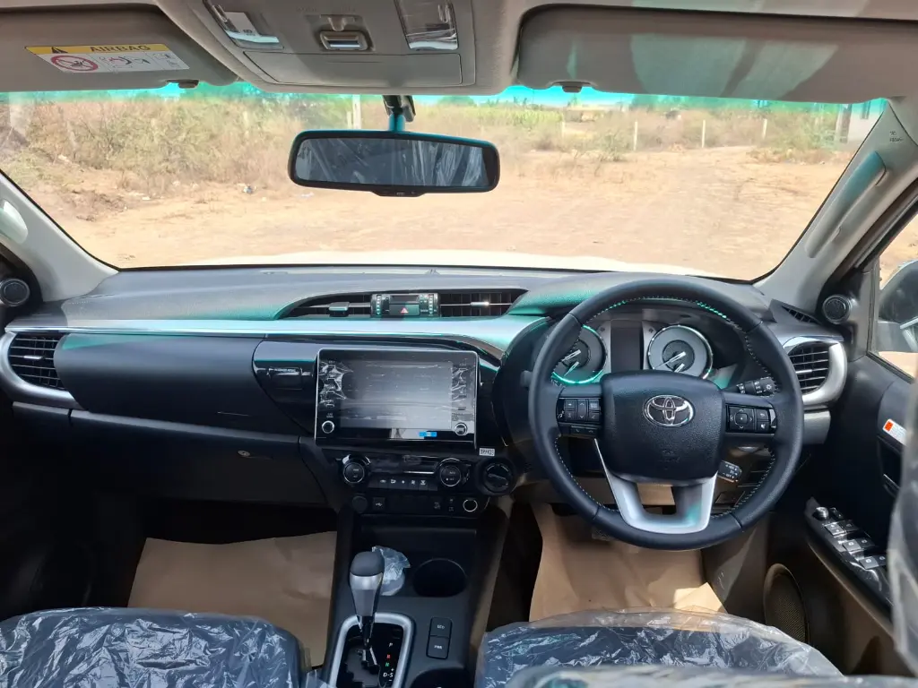 TOYOTA HILUX thumbnail 10