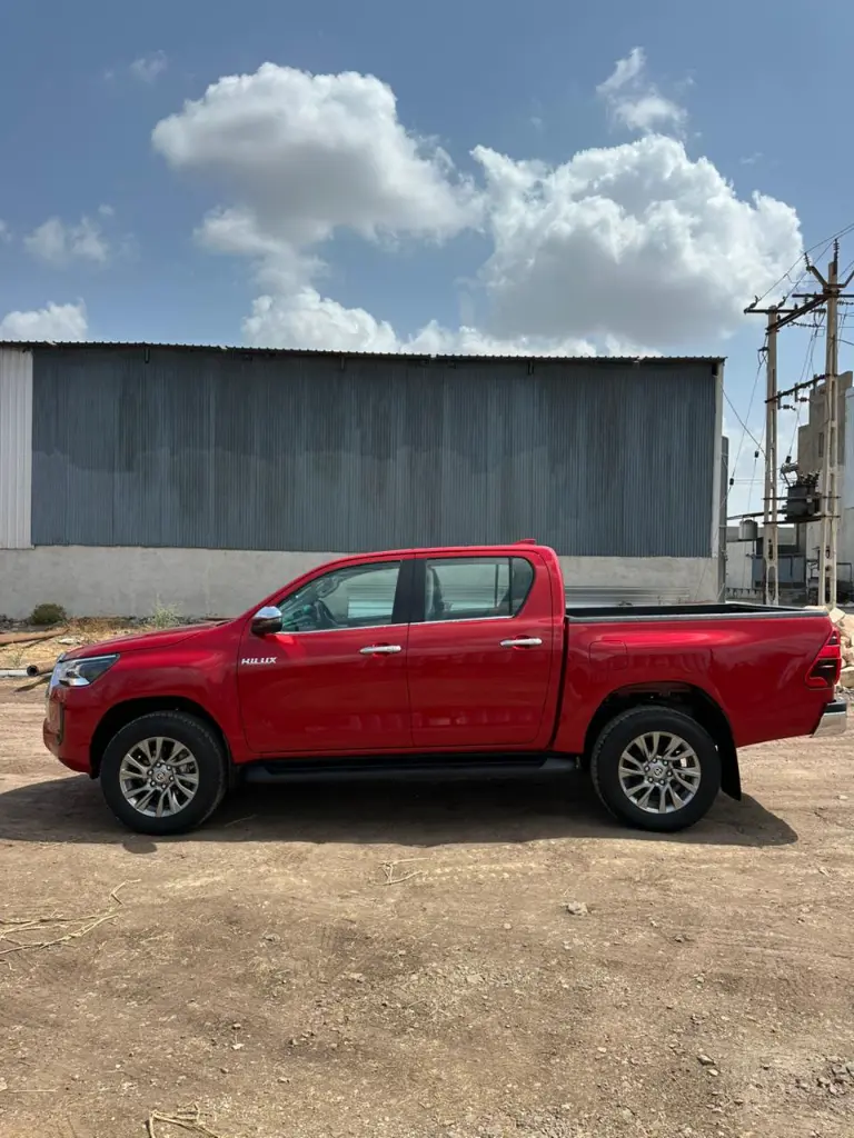 TOYOTA HILUX thumbnail 4
