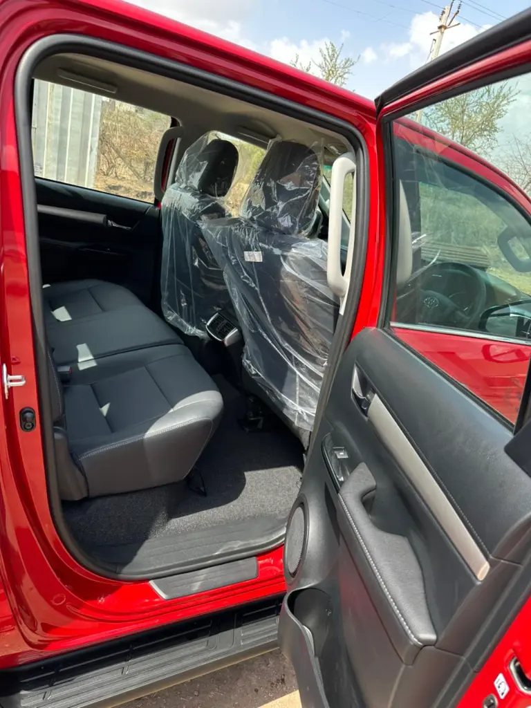 TOYOTA HILUX thumbnail 11