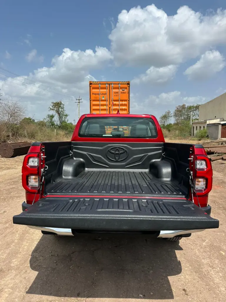TOYOTA HILUX thumbnail 7