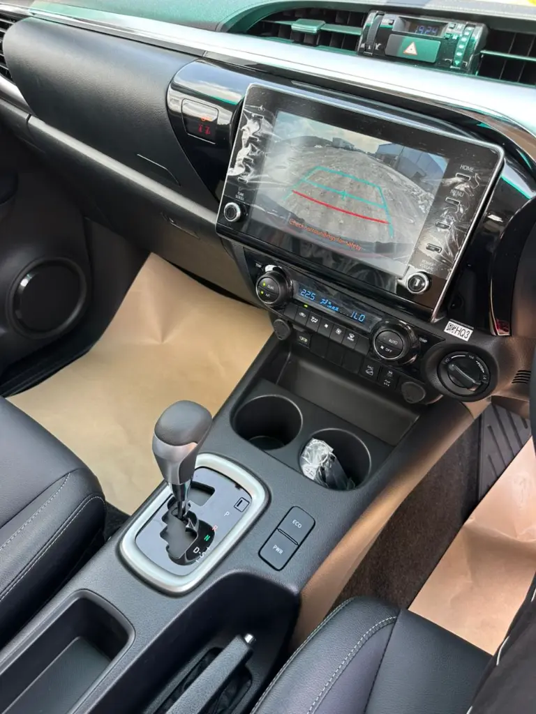 TOYOTA HILUX thumbnail 9