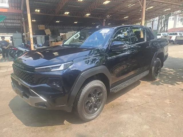 TOYOTA HILUX TRAVO view 1