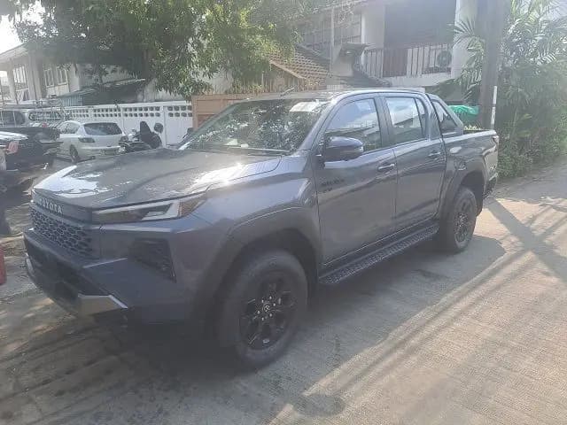 TOYOTA HILUX TRAVO view 1