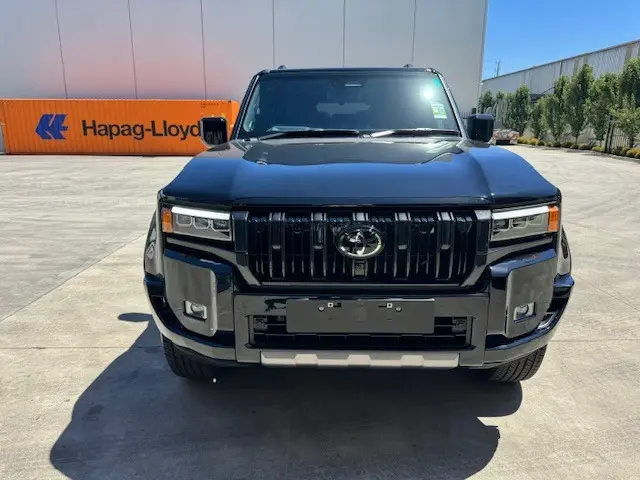 TOYOTA LAND CRUISER PRADO KAKADU view 1