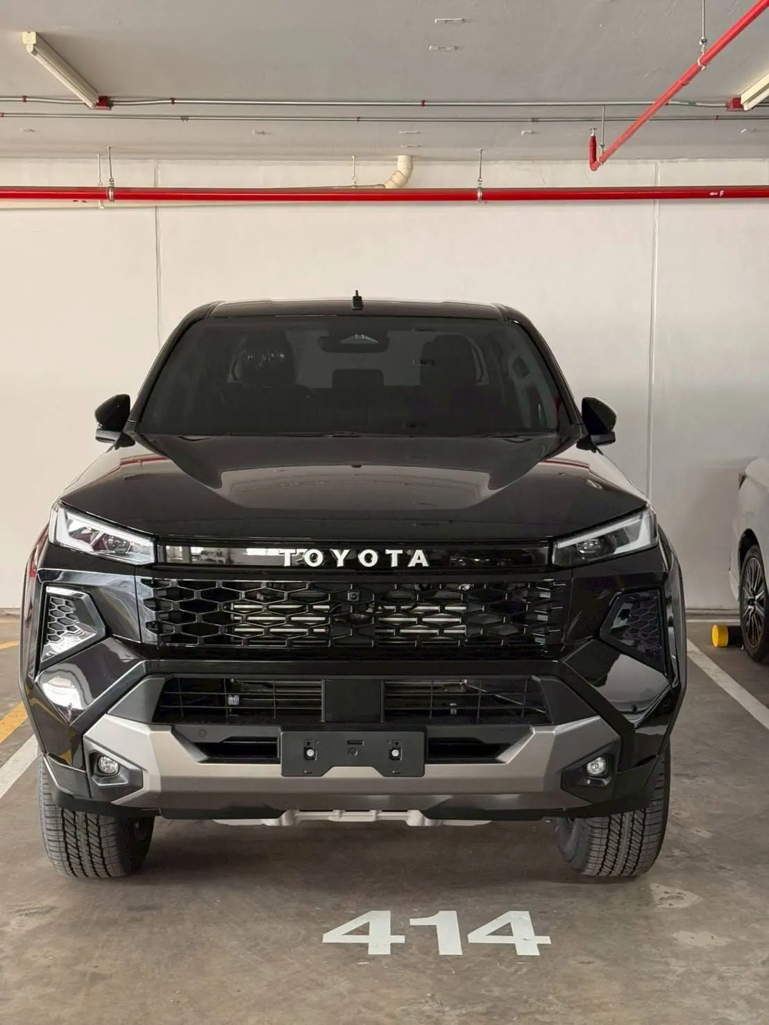 TOYOTA HILUX TRAVO view 1