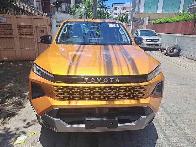 TOYOTA HILUX TRAVO view 1