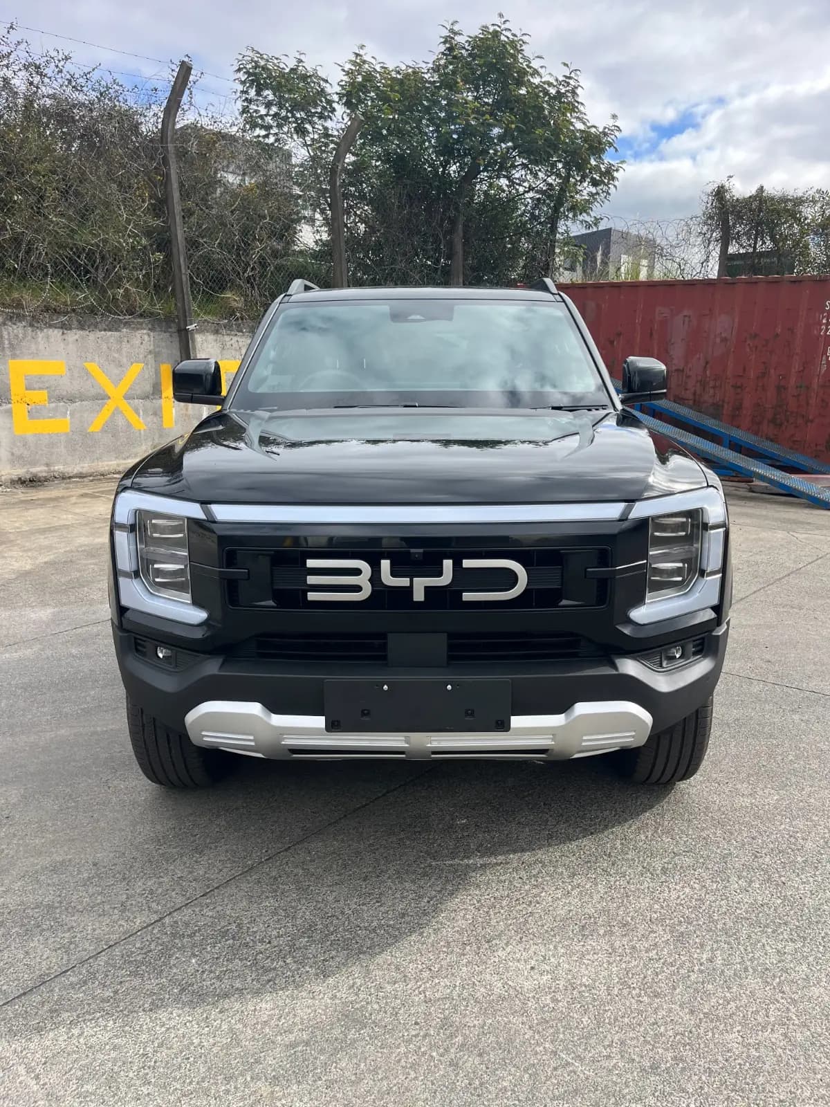BYD SHARK 6 view 1