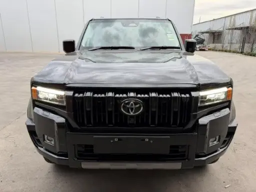 TOYOTA LAND CRUISER PRADO KAKADU