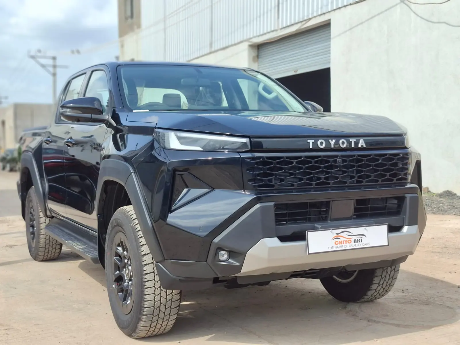 TOYOTA HILUX TRAVO view 1