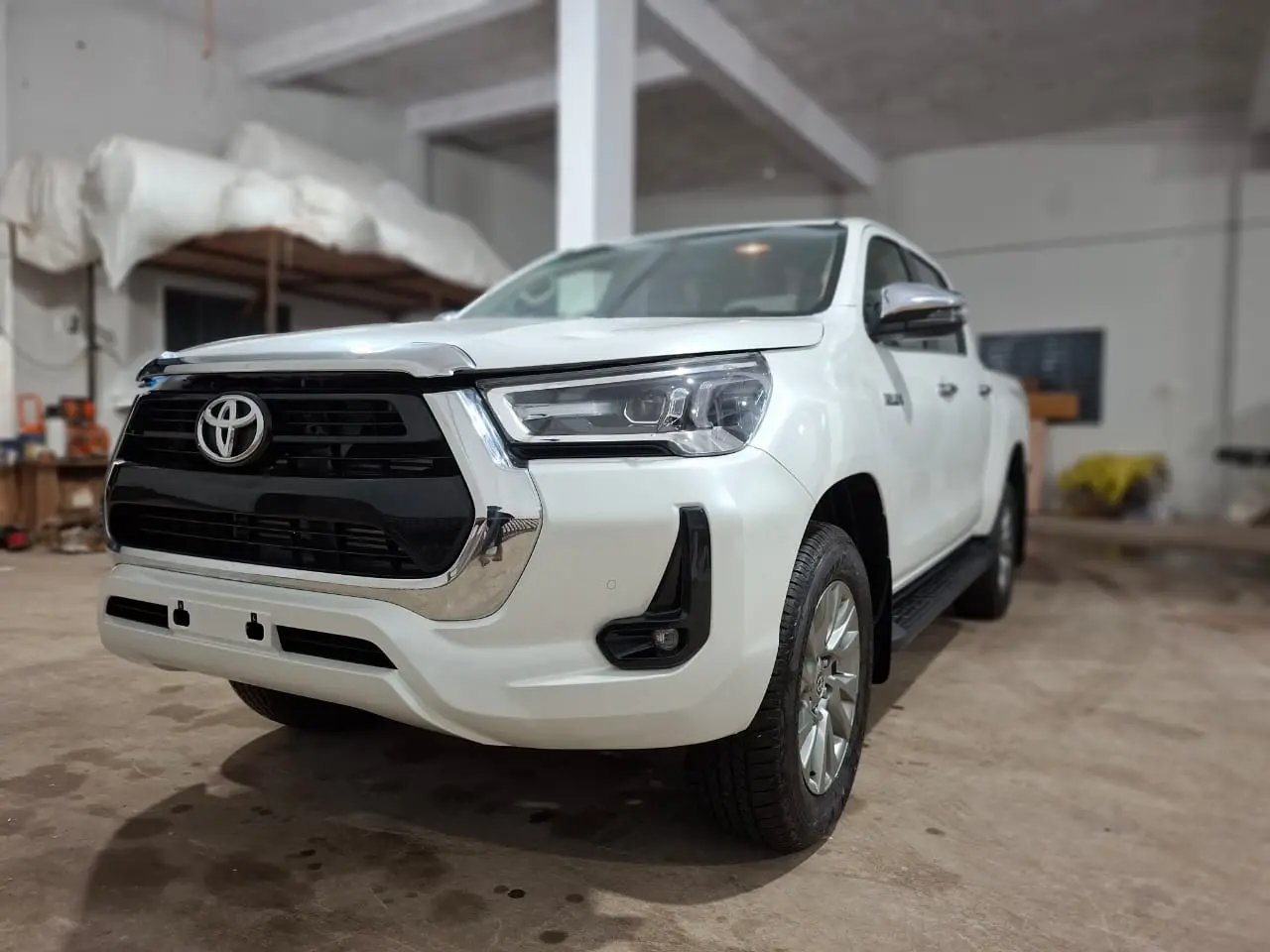 TOYOTA HILUX view 1