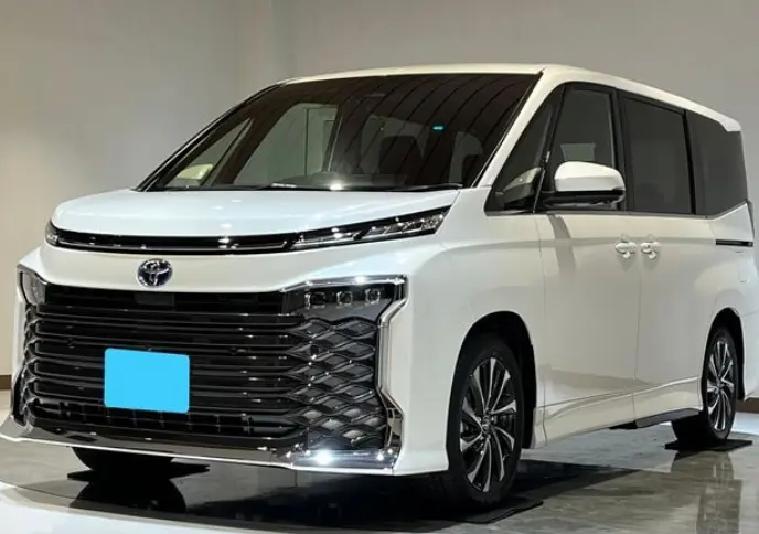 TOYOTA VOXY view 1